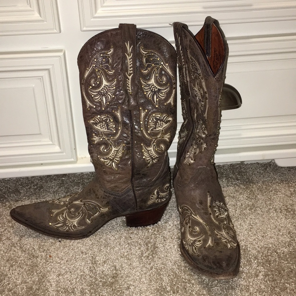 Cow boy boots with gold accents